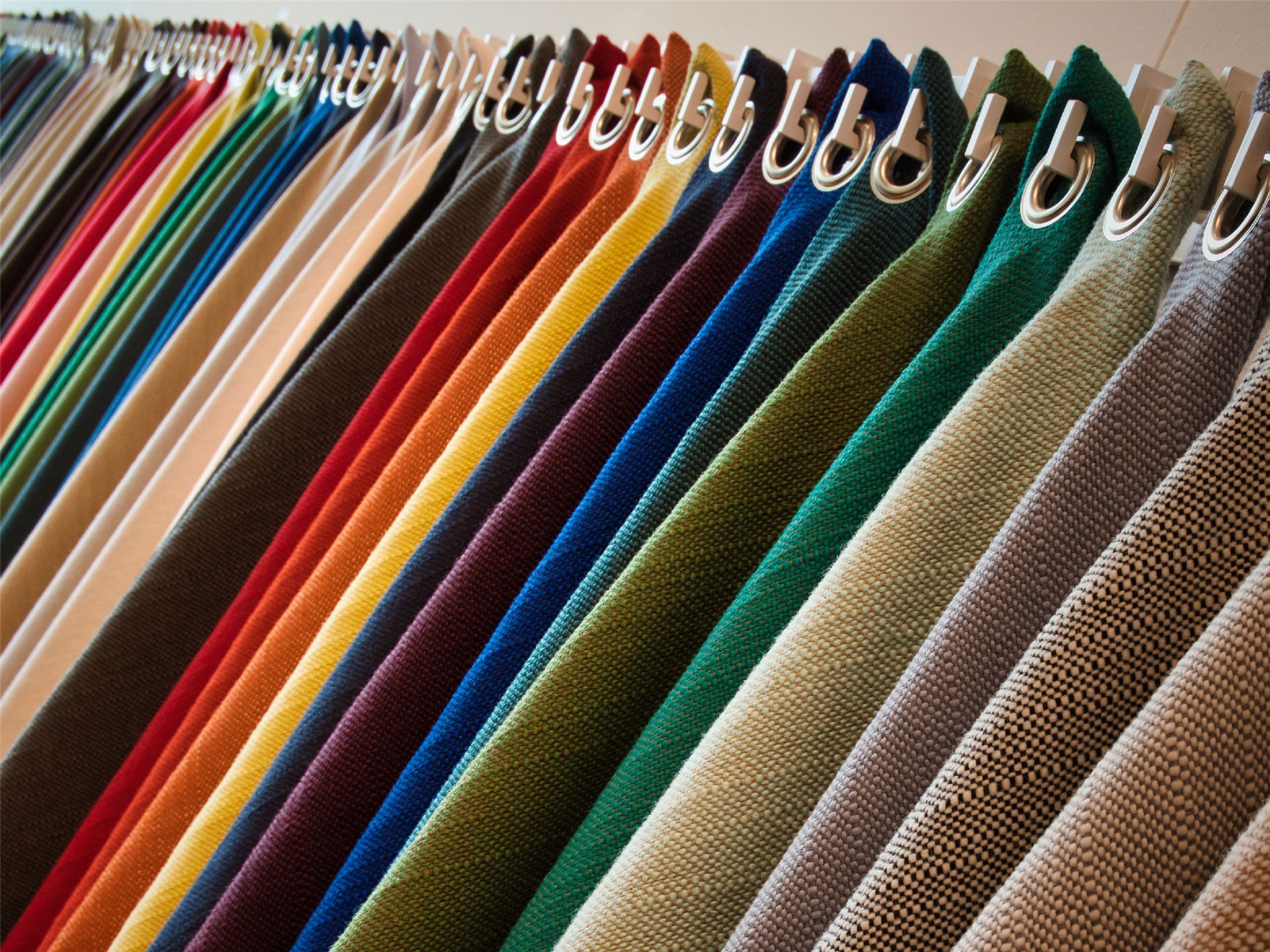 Polyester Jakarlı Kumaşların Avantajları