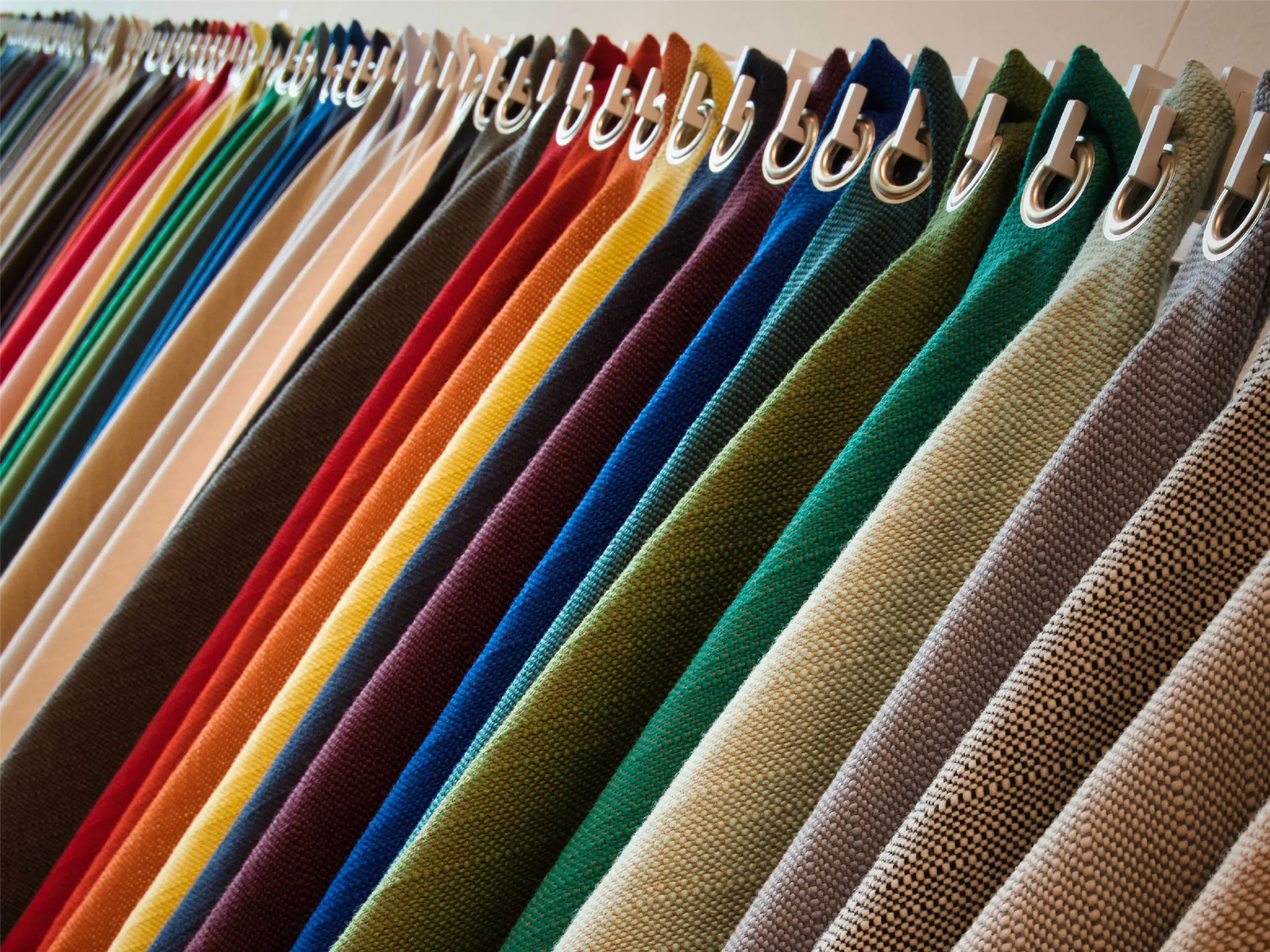 Polyester Jakarlı Kumaşların Avantajları